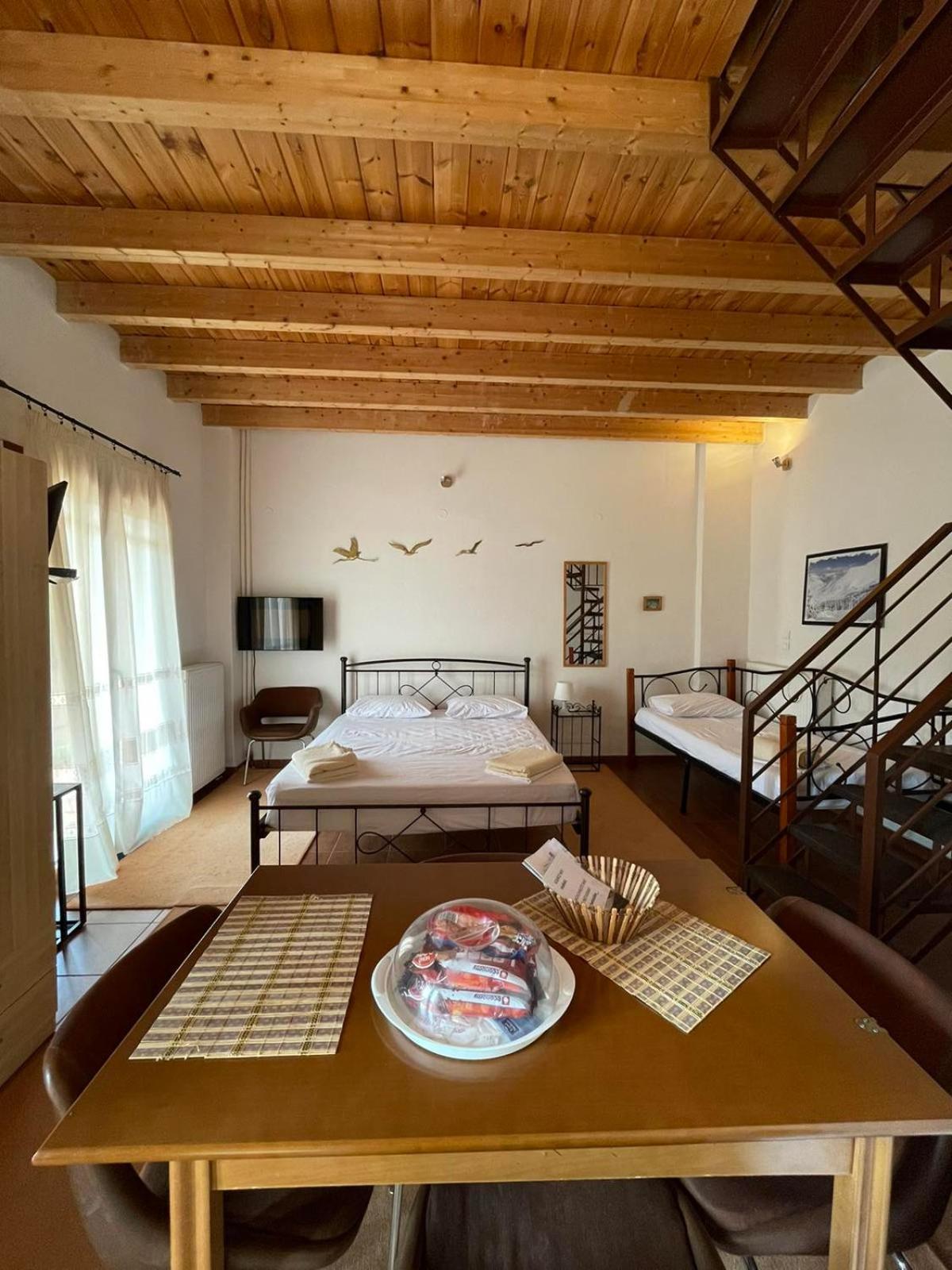 Michel Studios Калаврита Экстерьер фото