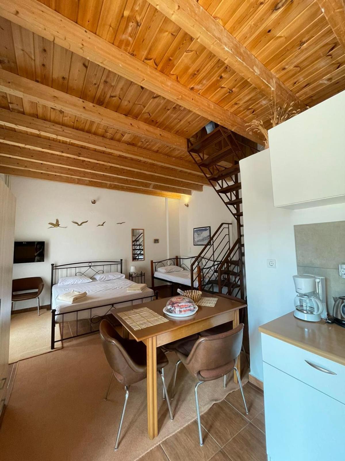 Michel Studios Калаврита Экстерьер фото