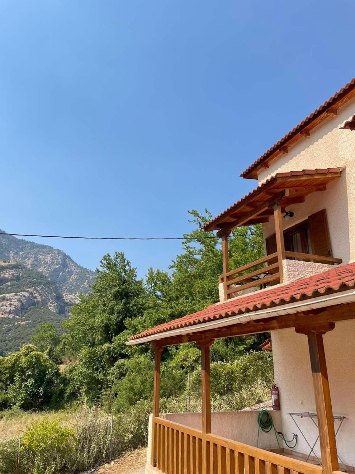 Michel Studios Калаврита Экстерьер фото